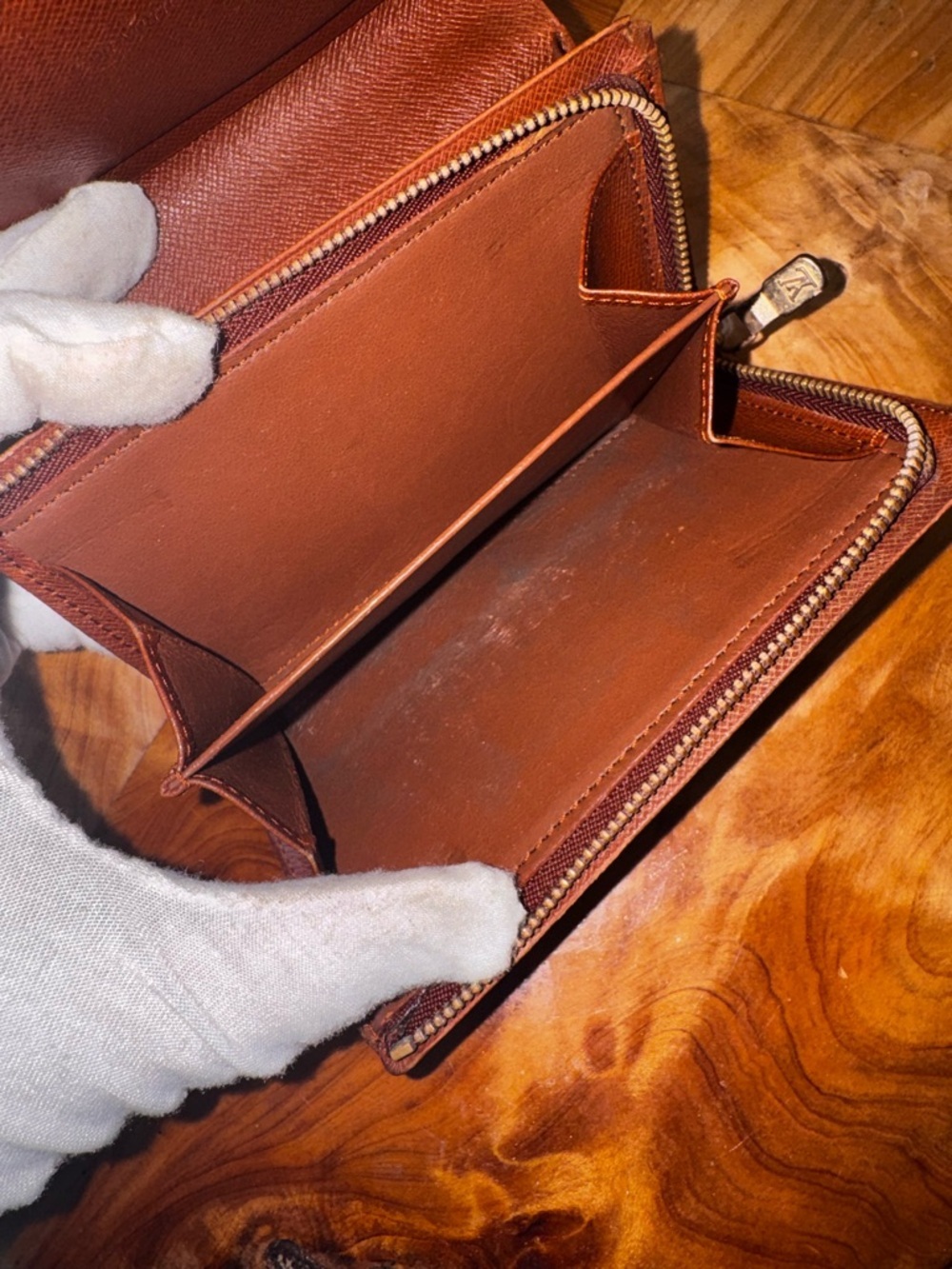 - Louis Vuitton Monogram Porte
Monnaie Billets Tresor Bifold
Wallet vintage - Picture 9 of 15